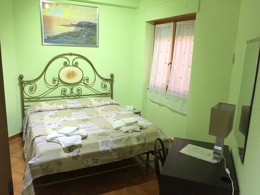 Il Giardino Di Adriana Bed and Breakfast Terracina Eksteriør billede